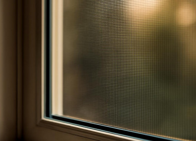 Защита жилья от комаров: секреты выбора подходящей москитной сетки