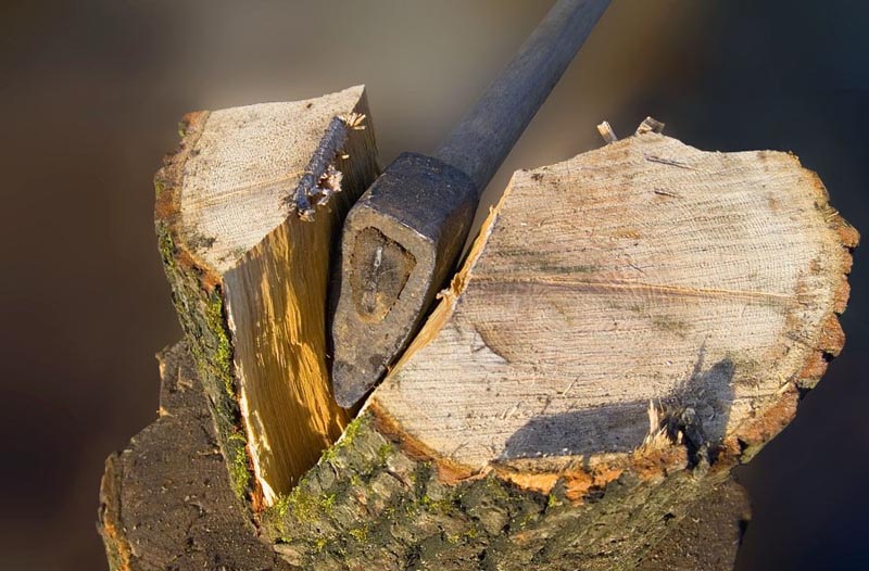 Как колоть дрова колуном