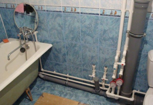 Разводка труб в ванной и туалете — правильные сантехнические схемы
