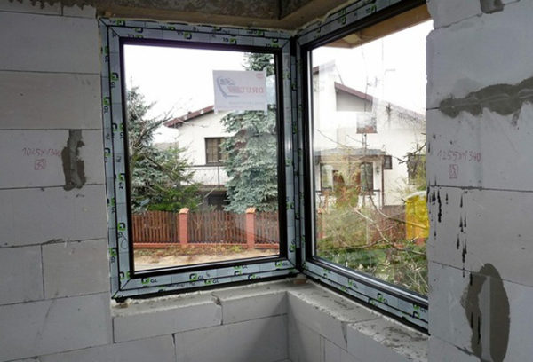 как сделать угловое окно в частном доме
